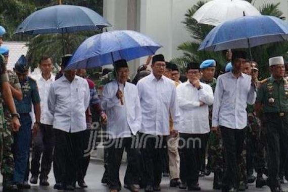 Aksi 212 Damai, Pendukung Jokowi Beri Dua Jempol untuk TNI-Polri - JPNN.COM