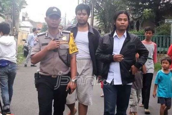 Hiii... Ada Pemuda Bawa Keris Dekati Ahok - JPNN.COM