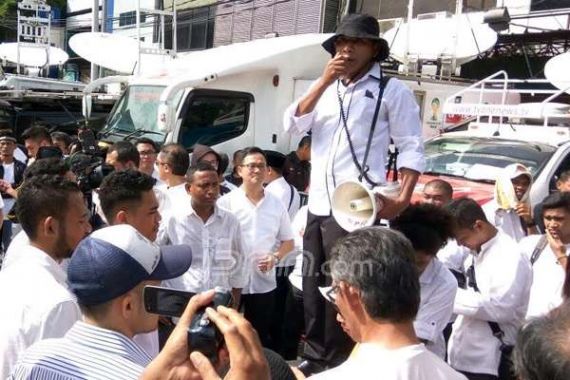 Gelar Aksi, Relawan Minta Ahok Dibebaskan - JPNN.COM