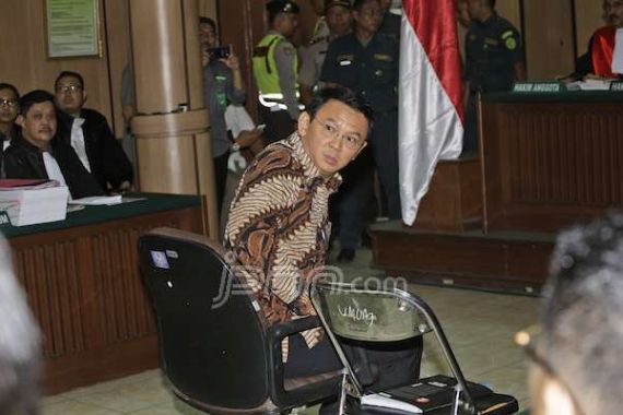 Oalah, Begini Cara Ahok Keluar dari Kepungan Massa di PN Jakarta Utara - JPNN.COM