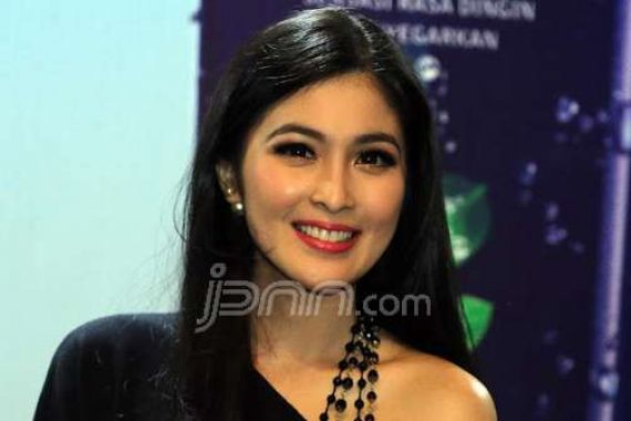 Pulang Dari Honeymoon, Sandra Dewi Hamil? - JPNN.COM