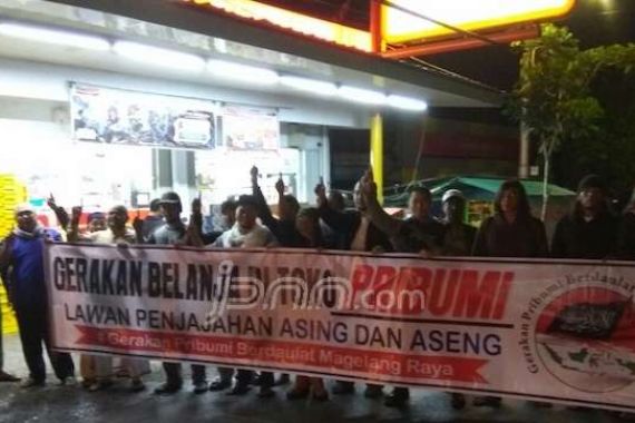 Kapolres Sebut Spanduk Ajakan Berbelanja di Toko Pribumi Berbau Provokasi - JPNN.COM