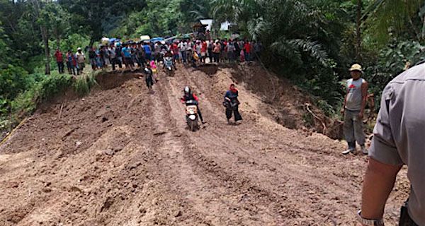 Ribuan Warga Masih Terisolasi di Limapuluh Kota - JPNN.com