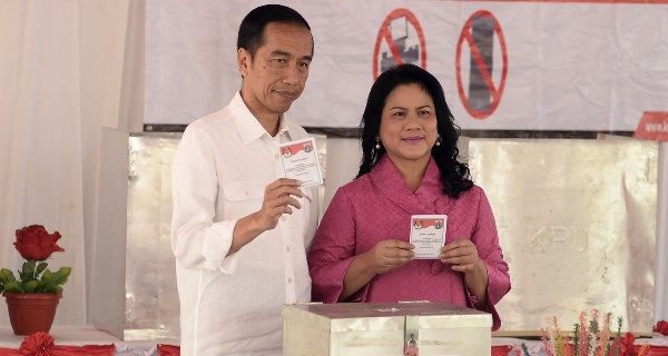 Pemenang di TPS Presiden Jokowi Mencoblos Adalah.... - JPNN.com