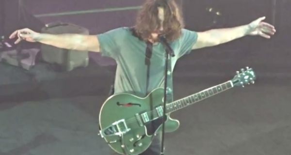 Chris Cornell Gantung Diri Usai Bawakan Lagu Sarat Pesan Kepedihan dan Kematian - JPNN.com