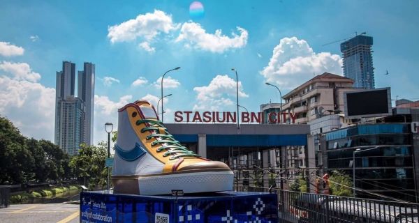 Dukung Pelaku Ekonomi Kreatif, DKI Bangun Tugu Sepatu Raksasa - JPNN.com