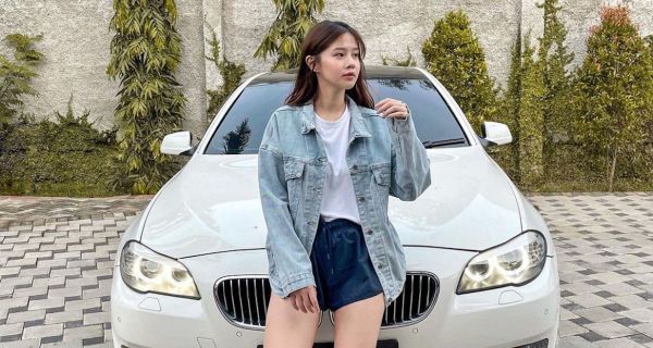 Influencer Cantik Ini Doyan Memodifikasi Mobil Mewah, Keren! - JPNN.com