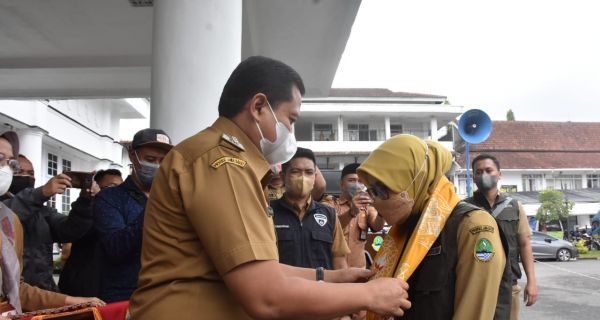 Bupati Sumedang: Reformasi Birokrasi dan Digitalisasi Penentu Kemajuan Daerah - JPNN.com