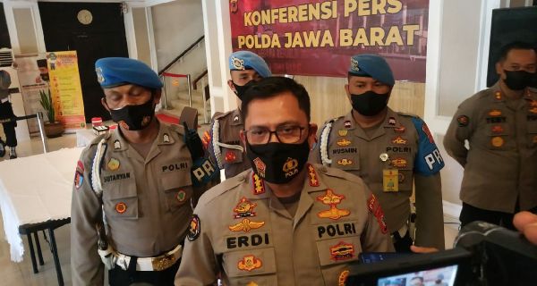 Heboh Video Polisi Sowan dan Peluk Habib Bahar, Begini Penjelasan Polda Jabar - JPNN.com