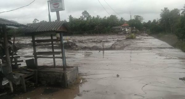 Sejumlah Desa di Lumajang Diterjang Banjir Lahar Dingin Gunung Semeru - JPNN.com