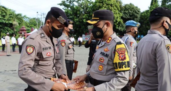 Aksi Bripda Sandi Bagus Menyelamatkan Ibu Hamil yang Terjebak Macet Diganjar Penghargaan - JPNN.com