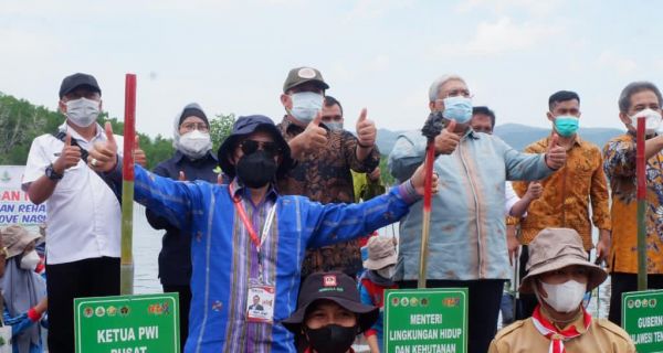 Peringati HPN 2022, Tokoh Penting Ikut Tanam Ribuan Bibit Pohon Mangrove - JPNN.com