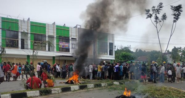 Warga Manokwari Harap Menahan Diri, Kombes Adam: HM Sedang Dicari - JPNN.com