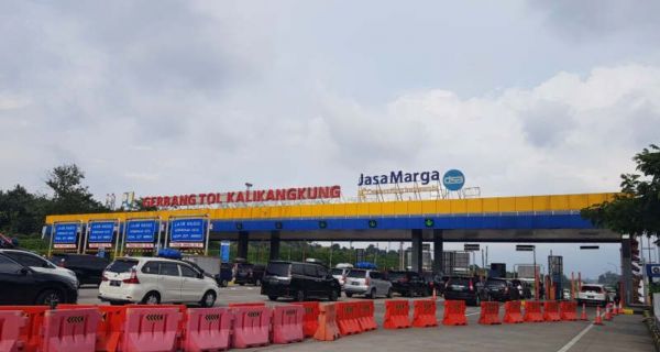 Yang Ingin Melintas ke Tol Kalikangkung, Ada Peningkatan Kendaraan - JPNN.com