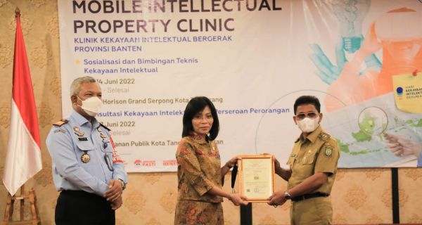 Fasilitasi Merek Dagang Ribuan UKM, Pemkot Tangerang Terima Penghargaan dari Kemenhumham - JPNN.com