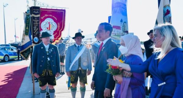 Presiden dan Ibu Negara Tiba di Jerman, Banyak Orang Penting Eropa Menyambut - JPNN.com