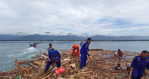 Tim SAR Terus Berupaya Maksimal Mencari 4 Korban Banjir Bandang di Torue - JPNN.com