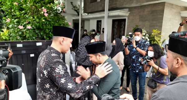 Ayah Tewas dalam Kecelakaan, Emil Dardak Masih Kaget - JPNN.com