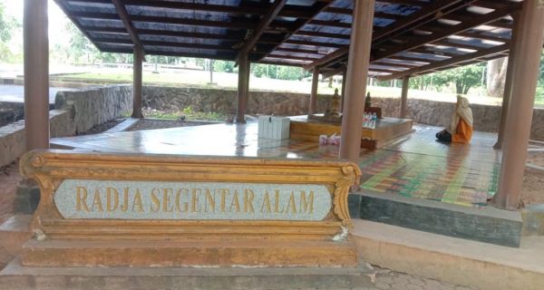Bukit Siguntang, Peninggalan Sriwijaya yang Terlihat Merana Dijaga Kuncen Tanpa Gaji - JPNN.com