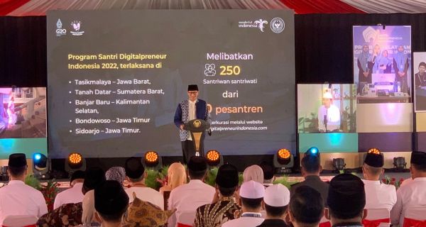 Menparekraf Sandiaga Uno Berharap Santri Bisa Aktif Menjawab Tantangan Digital - JPNN.com