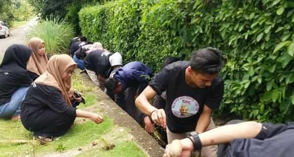 Gandeng Anak Muda, Ganjar Milenial Center di Lubuklinggau Bersih-bersih Lingkungan - JPNN.com