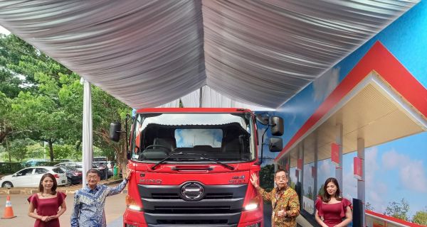 40 Tahun Berkiprah, Hino Motors Perkuat Kampanye Keselamatan Berkendara Lewat Hino 500 Series - JPNN.com