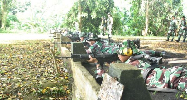 Tingkatkan Kemampuan Prajurit TNI, Kodam Merdeka Gelar Latihan Menembak - JPNN.com
