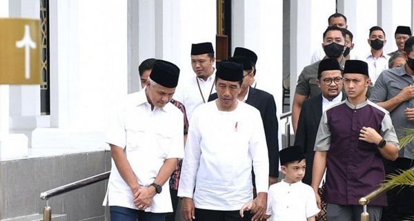 50 Menit Dalam Pesawat, Jokowi dan Ganjar Pranowo Bicara Empat Mata, Ini yang Dibahas - JPNN.com