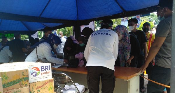 BRI Group Bagikan 1.000 Paket Sembako, Pak Wali Titip Pesan untuk Warga DKI  - JPNN.com