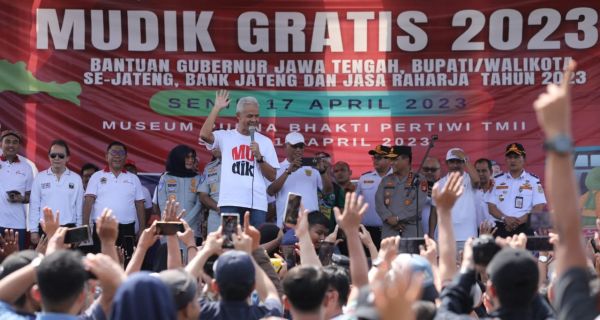 Bantu Warga Jateng di Jakarta Mudik, Ganjar: Alhamdulillah, Semua Semringah - JPNN.com