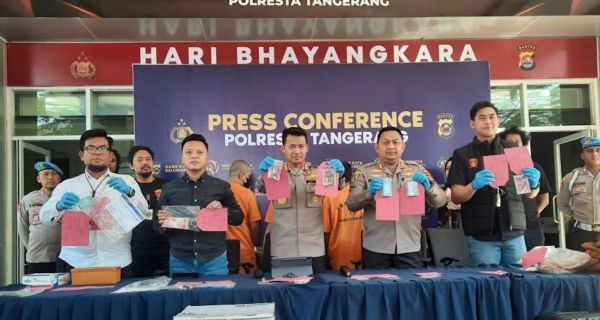 4 Pelaku Kejahatan Bermodus Ganjal ATM Dibekuk Polisi, Beraksi di Banten dan Jabar - JPNN.com