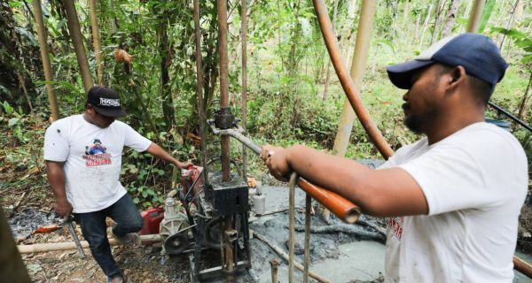 Warga Desa Ciawitali Pangandaran Dapat Air Bersih Berkat Nelayan Balad Ganjar - JPNN.com