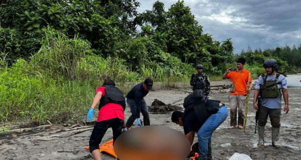 Satgas Damai Cartenz Baku Tembak dengan KKB, Seorang Anggota Brimob Tewas - JPNN.com