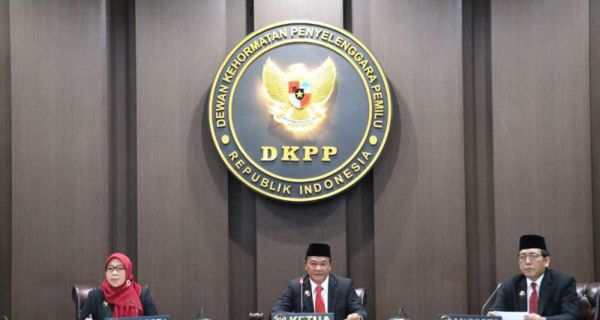 DKPP Diminta Pecat Permanen Seluruh Komisioner KPU - JPNN.com