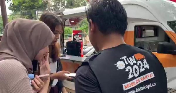 Pengunjung Blok M Antusias Mendatangi Mobil Ide Rakyat - JPNN.com