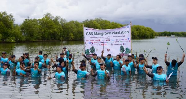 Berkolaborasi dengan MMID, BEST Tanam Pohon Mangrove di Muara Gembong - JPNN.com