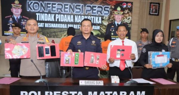 Tiga Mahasiswa Pesan Ganja dari Prancis - JPNN.com