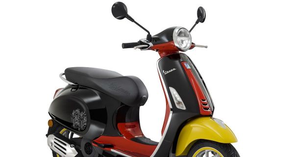 Vespa Primavera Edisi Mickey Mouse Melantai di Indonesia, Berapa Harganya? - JPNN.com