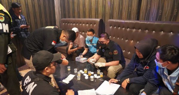 Tempat Hiburan Malam di Tasikmalaya Digerebek Polisi dan BNN, Lihat - JPNN.com