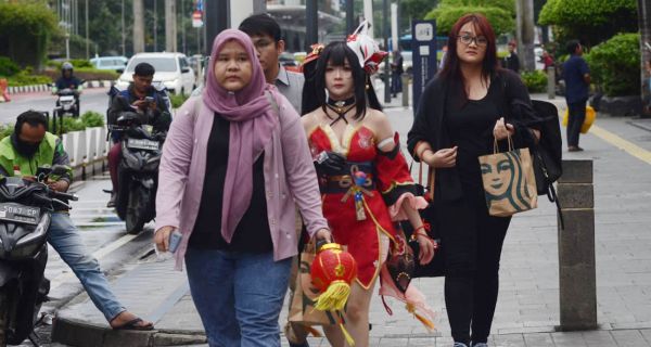 Tampil Unik, Cosplayer Honkai: Star Rail Bikin Heboh Jalanan Jakarta - JPNN.com