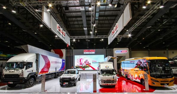 Isuzu Boyong D-Max Hingga Bus Sekolah Khusus Difabel di Giicomvec 2024 - JPNN.com