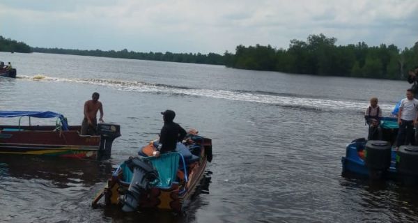 Speed Boat Dihantam Gelombang Tinggi, Penumpang Terlempar ke Laut Lalu Hilang - JPNN.com