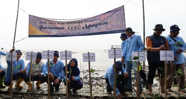 Peringati Hari Bumi, Garudafood Tanam 1.000 Bibit Mangrove - JPNN.com