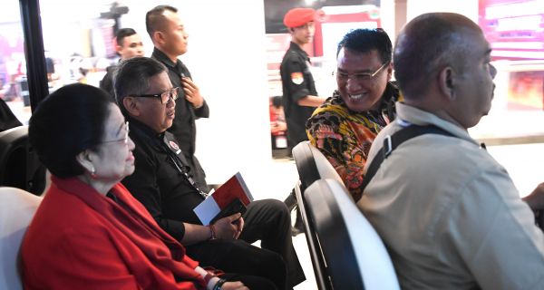 Megawati Tiba di Arena Rakernas, Lihat Siapa yang Menyambut - JPNN.com