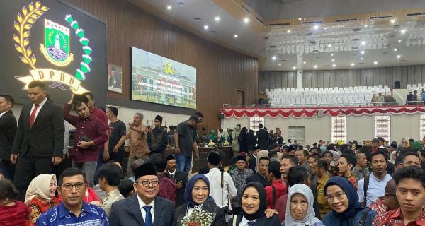 Ibu dan Anaknya Ini Dilantik Jadi Anggota DPRD Banten, Partai pun Sama - JPNN.com