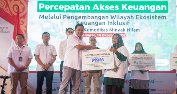 PNM Gali Potensi Petani Aceh lewat Klasterisasi Minyak Nilam - JPNN.com