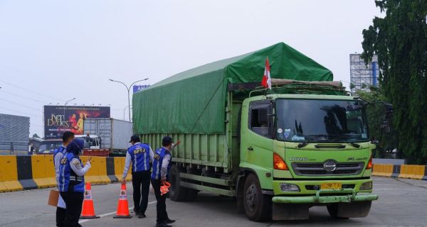 Kemenhub Diminta Lebih Bijak soal Pelarangan Truk Sumbu 3 di Hari Besar Keagamaan - JPNN.com