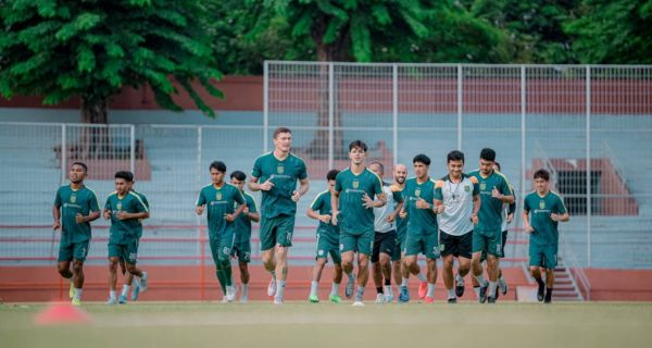 Liga 1: Persebaya Butuh Pemain ke-12 Menghadapi Persija - JPNN.com