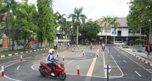 Yayasan AHM Kembali Melahirkan 30 Agen Safety Riding dari Kalangan Mahasiswa - JPNN.com