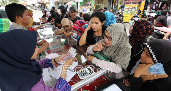 Ratusan Warga Kunjungi Bazar Emas di Pengadaian - JPNN.com